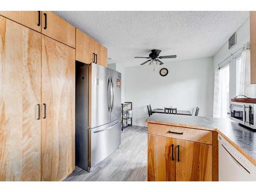 2408 56 Street Ne, Calgary, AB - Indoor Photo Showing Kitchen