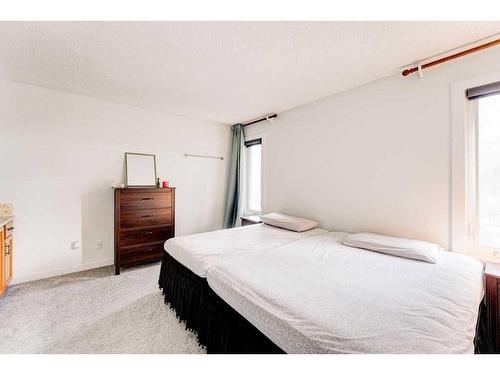 2408 56 Street Ne, Calgary, AB - Indoor Photo Showing Bedroom