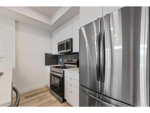 19645 48 Street Se, Calgary, AB - Indoor Photo Showing Kitchen