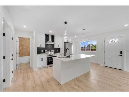 4932 Marlborough Drive Ne, Calgary, AB - Indoor Photo Showing Kitchen With Upgraded Kitchen