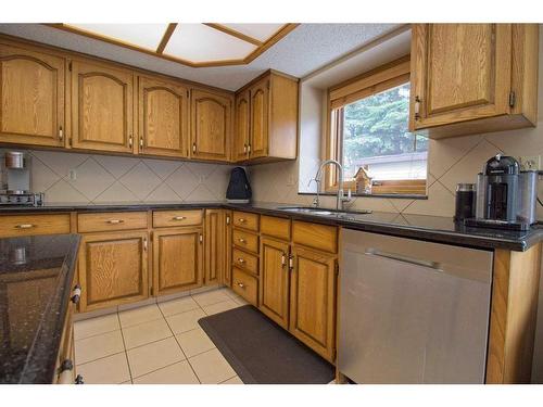 319 Edenwold Drive Nw, Calgary, AB - Indoor Photo Showing Kitchen