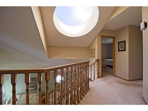 319 Edenwold Drive Nw, Calgary, AB - Indoor Photo Showing Other Room