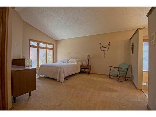 319 Edenwold Drive Nw, Calgary, AB - Indoor Photo Showing Bedroom