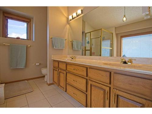 319 Edenwold Drive Nw, Calgary, AB - Indoor Photo Showing Bathroom