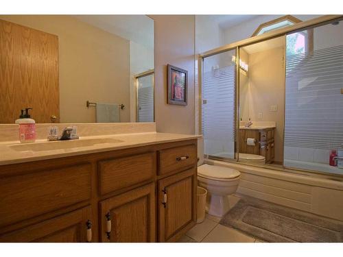 319 Edenwold Drive Nw, Calgary, AB - Indoor Photo Showing Bathroom