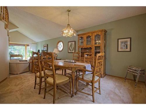 319 Edenwold Drive Nw, Calgary, AB - Indoor Photo Showing Dining Room