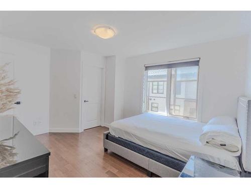 175 Aspen Hills Villas, Calgary, AB - Indoor Photo Showing Bedroom