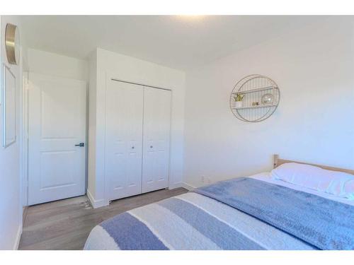 175 Aspen Hills Villas, Calgary, AB - Indoor Photo Showing Bedroom