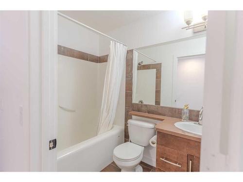 175 Aspen Hills Villas, Calgary, AB - Indoor Photo Showing Bathroom