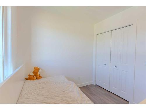 175 Aspen Hills Villas, Calgary, AB - Indoor Photo Showing Bedroom