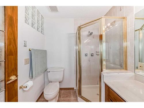 96 Edgepark Road Nw, Calgary, AB - Indoor Photo Showing Bathroom