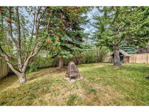 96 Edgepark Road Nw, Calgary, AB - Outdoor With Backyard