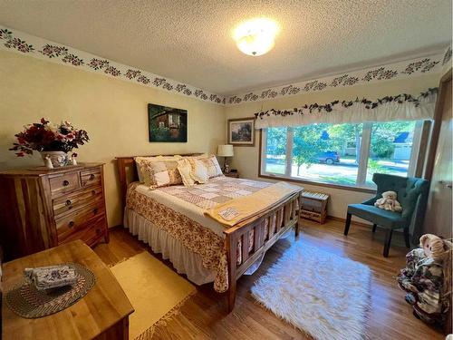 126 4 Avenue Se, High River, AB - Indoor Photo Showing Bedroom