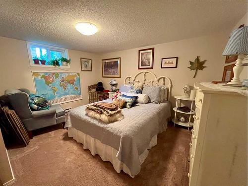 126 4 Avenue Se, High River, AB - Indoor Photo Showing Bedroom