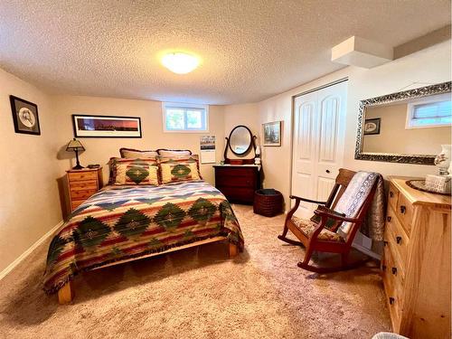 126 4 Avenue Se, High River, AB - Indoor Photo Showing Bedroom