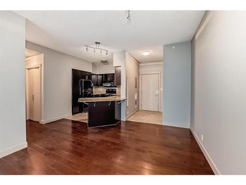 1607-8710 Horton Road Sw, Calgary, AB - Indoor Photo Showing Kitchen