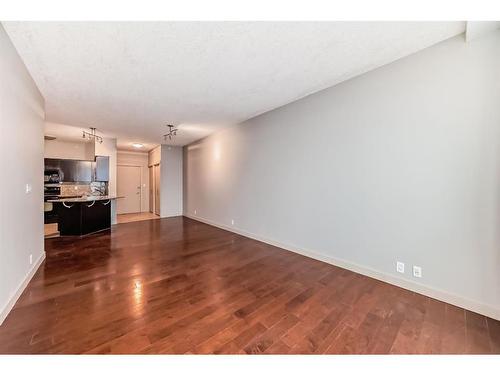 1607-8710 Horton Road Sw, Calgary, AB - Indoor Photo Showing Other Room