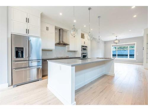 916 22 Avenue Nw, Calgary, AB - Indoor Photo Showing Kitchen With Upgraded Kitchen