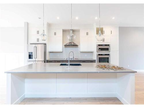 916 22 Avenue Nw, Calgary, AB - Indoor Photo Showing Kitchen With Upgraded Kitchen