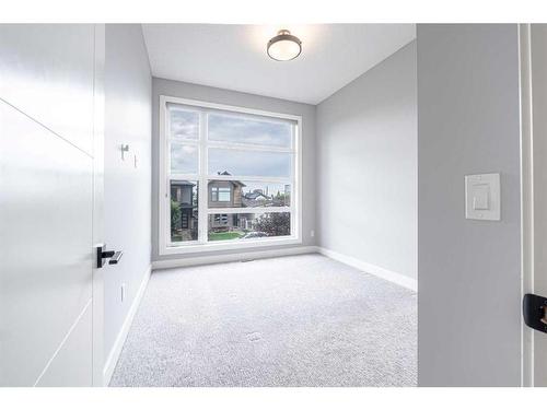 916 22 Avenue Nw, Calgary, AB - Indoor Photo Showing Other Room