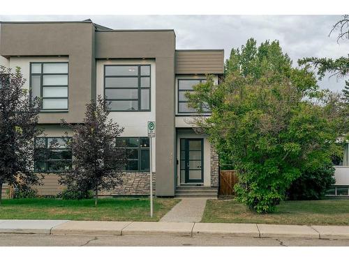 916 22 Avenue Nw, Calgary, AB - Outdoor With Facade