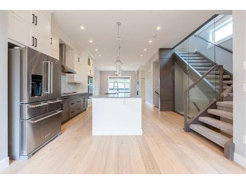 916 22 Avenue Nw, Calgary, AB - Indoor Photo Showing Kitchen With Upgraded Kitchen