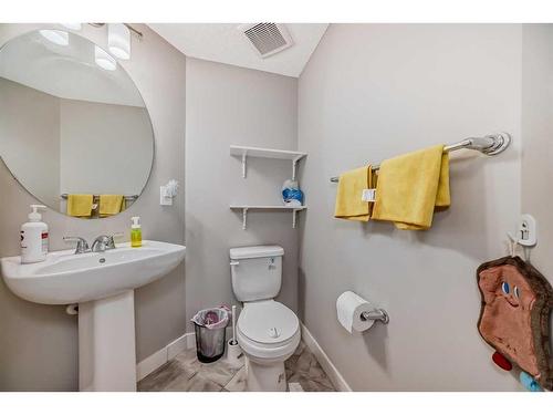 14680 1 Street Ne, Calgary, AB - Indoor Photo Showing Bathroom