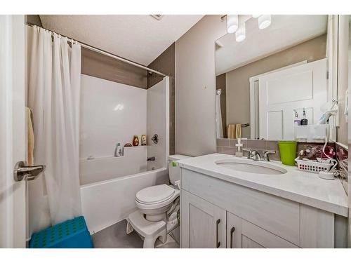 14680 1 Street Ne, Calgary, AB - Indoor Photo Showing Bathroom