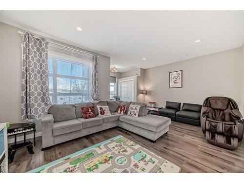 14680 1 Street Ne, Calgary, AB - Indoor Photo Showing Living Room