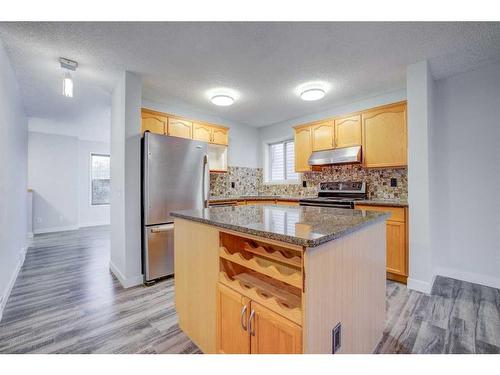 20 Covington Court Ne, Calgary, AB - Indoor Photo Showing Kitchen