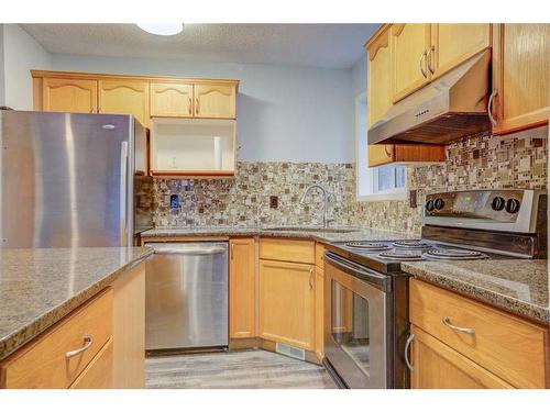 20 Covington Court Ne, Calgary, AB - Indoor Photo Showing Kitchen