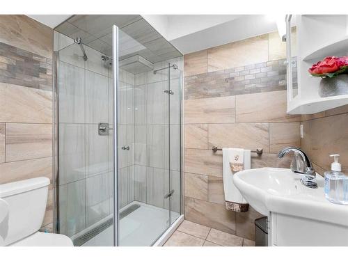 53 Legacy Gate Se, Calgary, AB - Indoor Photo Showing Bathroom