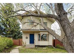 15 Shawglen Place SW Calgary, AB T2Y 1X8