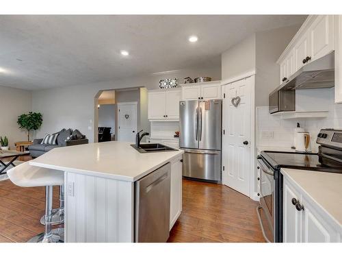 18 Chapman Heath Se, Calgary, AB - Indoor Photo Showing Kitchen With Stainless Steel Kitchen With Double Sink