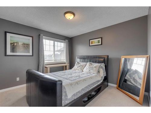 18 Chapman Heath Se, Calgary, AB - Indoor Photo Showing Bedroom