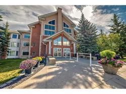 224-6868 Sierra Morena Boulevard SW Calgary, AB T3H 3R6