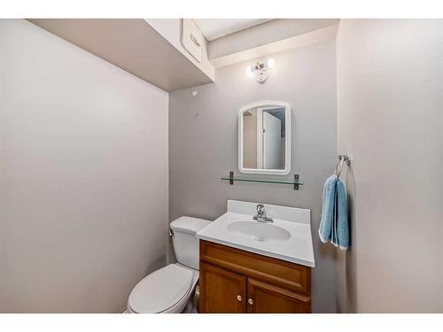 6428 Silver Springs Way Nw, Calgary, AB - Indoor Photo Showing Bathroom