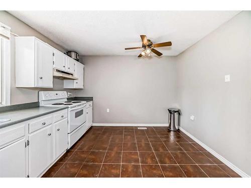 6428 Silver Springs Way Nw, Calgary, AB - Indoor Photo Showing Kitchen