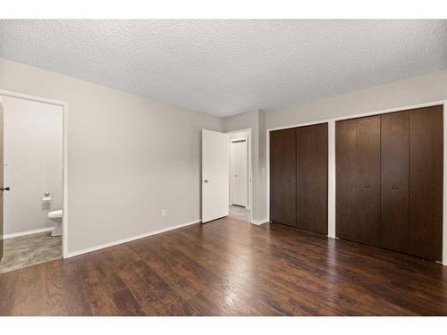 205-200 Southridge Place, Didsbury, AB - Indoor Photo Showing Other Room