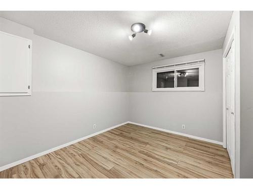 205-200 Southridge Place, Didsbury, AB - Indoor Photo Showing Other Room