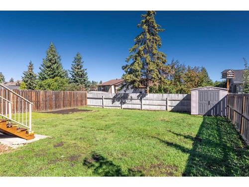 205-200 Southridge Place, Didsbury, AB - Outdoor With Backyard