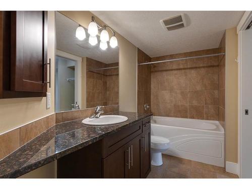 315-500 Rocky Vista Gardens Nw, Calgary, AB - Indoor Photo Showing Bathroom