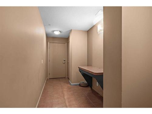 708-1410 1 Street Se, Calgary, AB - Indoor Photo Showing Other Room