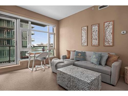 708-1410 1 Street Se, Calgary, AB - Indoor Photo Showing Living Room