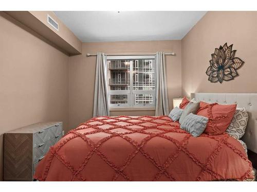 708-1410 1 Street Se, Calgary, AB - Indoor Photo Showing Bedroom