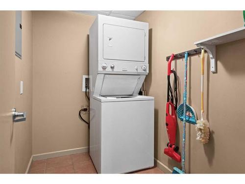 708-1410 1 Street Se, Calgary, AB - Indoor Photo Showing Laundry Room