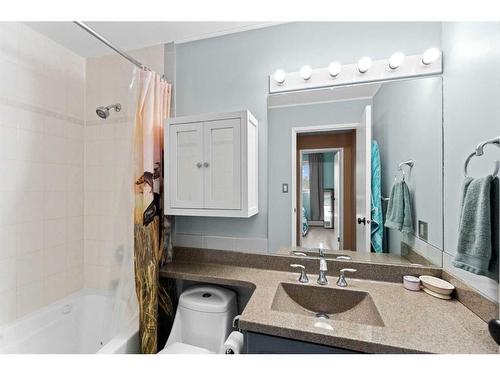 308-2218 30 Street Sw, Calgary, AB - Indoor Photo Showing Bathroom