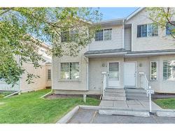 15 Bedford Manor NE Calgary, AB T3K 4B8