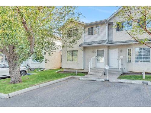 15 Bedford Manor Ne, Calgary, AB - Outdoor With Facade