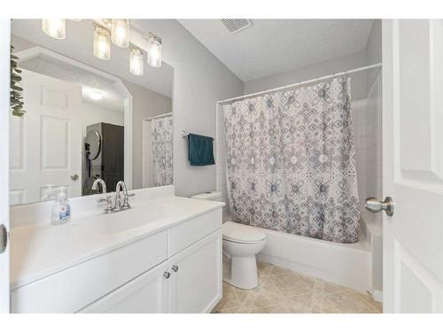 70 Mt Brewster Circle Se, Calgary, AB - Indoor Photo Showing Bathroom